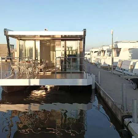 2 Bedroom Beach Front Ship In Neuruppin 4*
