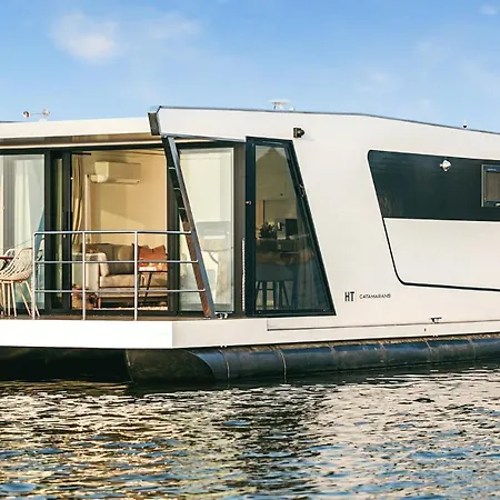 Botel 2 Bedroom Beach Front Ship In Neuruppin 4*
